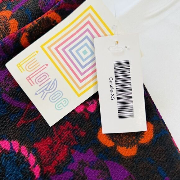 LuLaRoe Cassie Skirt Colorful Floral Flowers Hippie Modest Stretch XS NWT 0721 - Picture 4 of 6